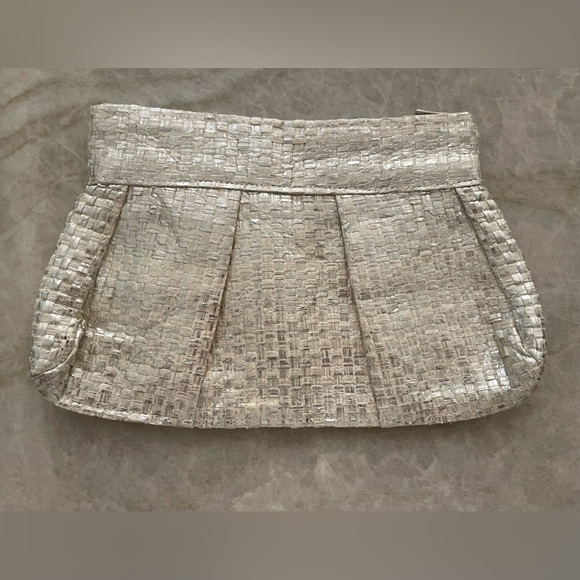Woven silver & cream clutch purse - Picture 2 of 5